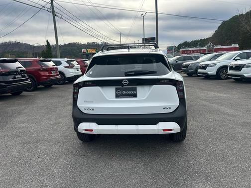 2026 Nissan Kicks SV