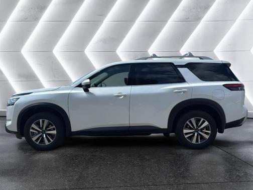 2025 Nissan Pathfinder SL FWD