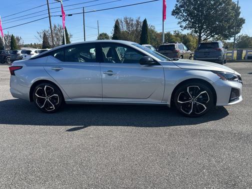 2025 Nissan Altima SR FWD