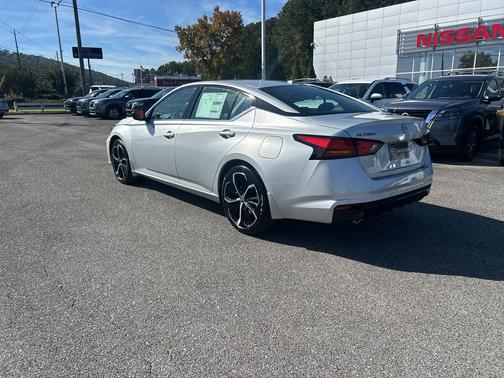 2025 Nissan Altima SR FWD