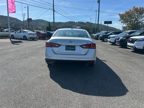 2025 Nissan Altima SR FWD