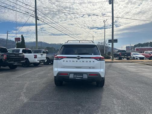 2026 Nissan Pathfinder SL