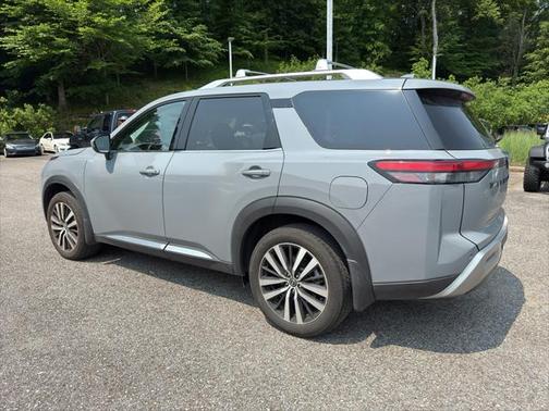 2024 Nissan Pathfinder Platinum FWD