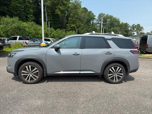 2024 Nissan Pathfinder Platinum FWD