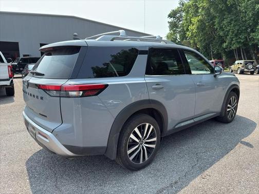 2024 Nissan Pathfinder Platinum FWD