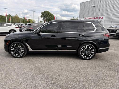 Black Sapphire Metallic 2024 BMW X7 xDrive40i