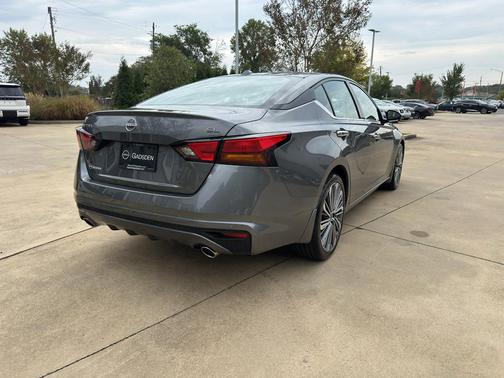 2025 Nissan Altima SL FWD