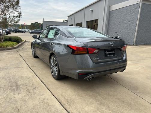 2025 Nissan Altima SL FWD