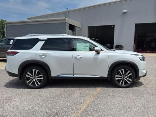 2025 Nissan Pathfinder Platinum FWD