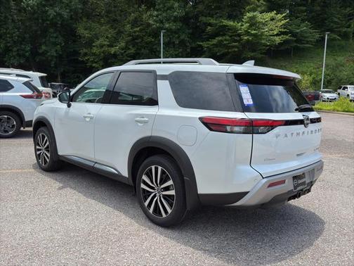 2025 Nissan Pathfinder Platinum FWD