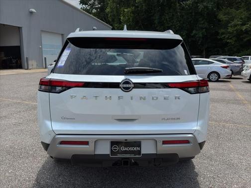 2025 Nissan Pathfinder Platinum FWD