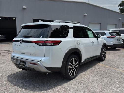 2025 Nissan Pathfinder Platinum FWD