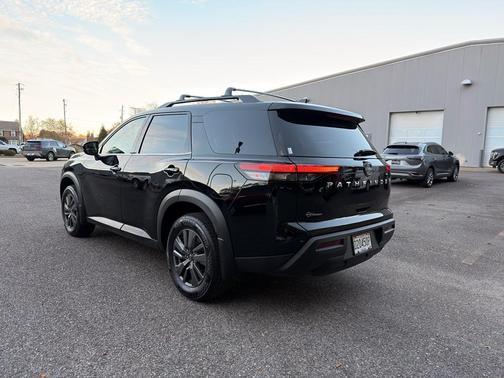 2025 Nissan Pathfinder SV FWD