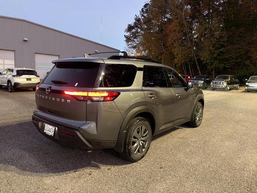 2025 Nissan Pathfinder SV FWD