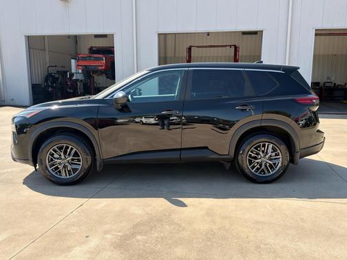 Super Black 2024 Nissan Rogue S