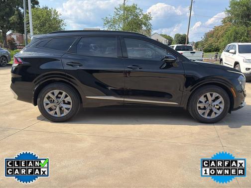 Ebony Black 2025 Kia Sportage SX