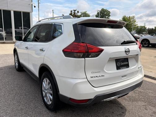 Glacier White 2017 Nissan Rogue SV