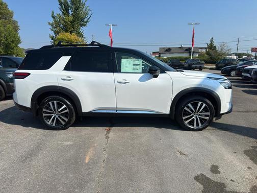 2025 Nissan Pathfinder Platinum FWD