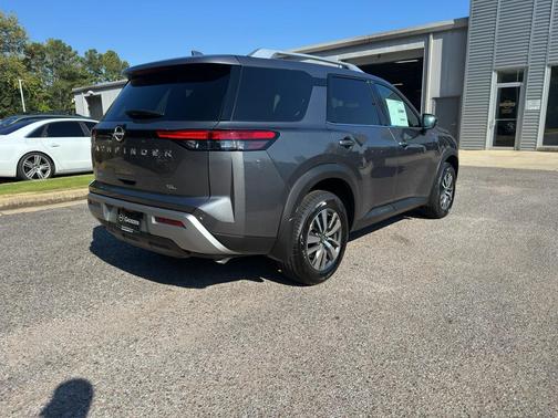 2025 Nissan Pathfinder SL FWD