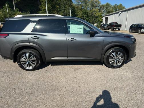 2025 Nissan Pathfinder SL FWD