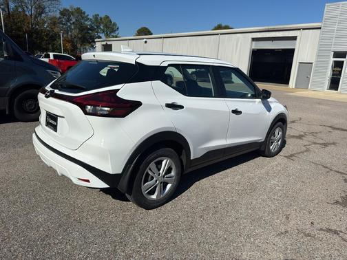 2024 Nissan Kicks S