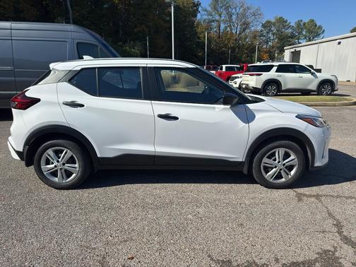 2024 Nissan Kicks S