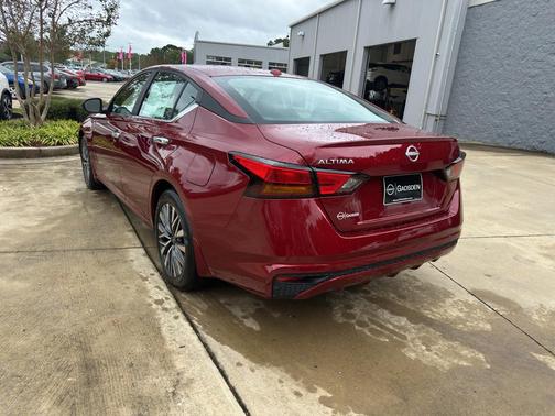 2025 Nissan Altima SV FWD