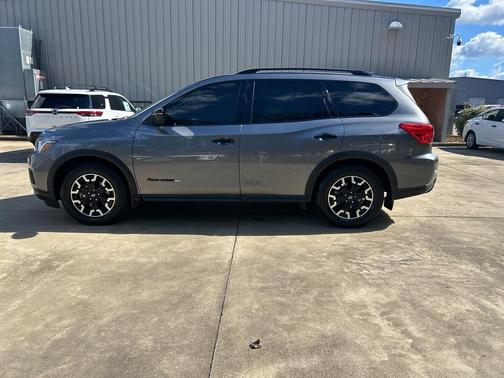 2020 Nissan Pathfinder SV