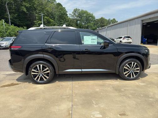 2025 Nissan Pathfinder Platinum FWD