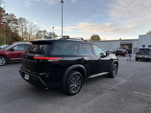 2025 Nissan Pathfinder SV FWD