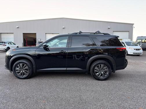 2025 Nissan Pathfinder SV FWD