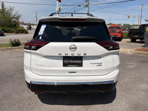 Everest White Pearl Tricoat 2026 Nissan Rogue Platinum