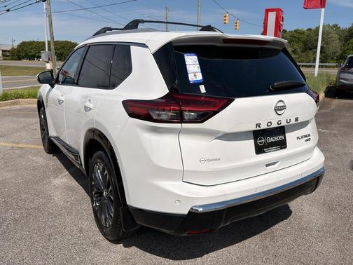 Everest White Pearl Tricoat 2026 Nissan Rogue Platinum