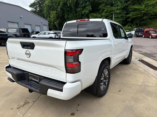Glacier White 2026 Nissan Frontier SV
