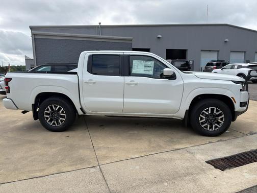 Glacier White 2026 Nissan Frontier SV
