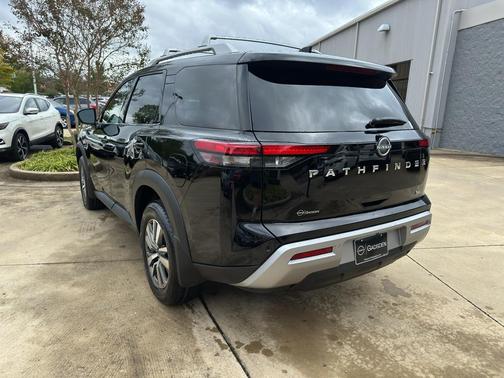 2025 Nissan Pathfinder SL FWD