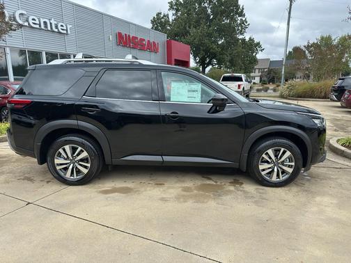 2025 Nissan Pathfinder SL FWD