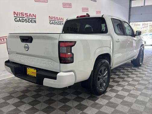 2025 Nissan Frontier SV