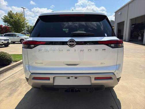 2025 Nissan Pathfinder SL FWD