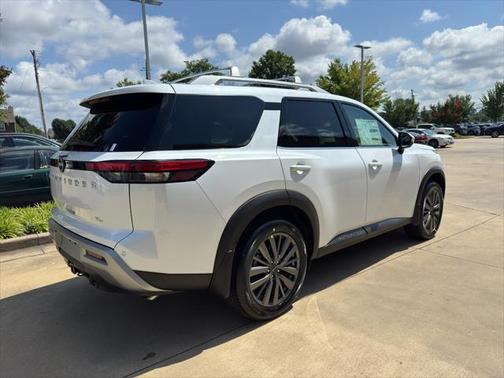 2025 Nissan Pathfinder SL FWD