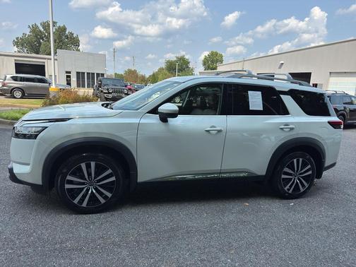 2023 Nissan Pathfinder Platinum 4WD