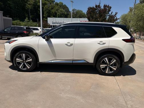Pearl White Tricoat/Super Black 2021 Nissan Rogue Platinum