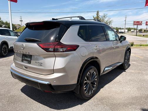 Champagne Silver Metallic/Super Black 2026 Nissan Rogue Platinum