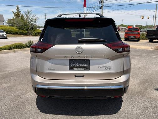 Champagne Silver Metallic/Super Black 2026 Nissan Rogue Platinum