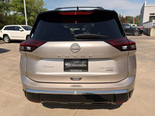 Champagne Silver Metallic/Super Black 2026 Nissan Rogue Platinum