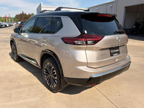 Champagne Silver Metallic/Super Black 2026 Nissan Rogue Platinum