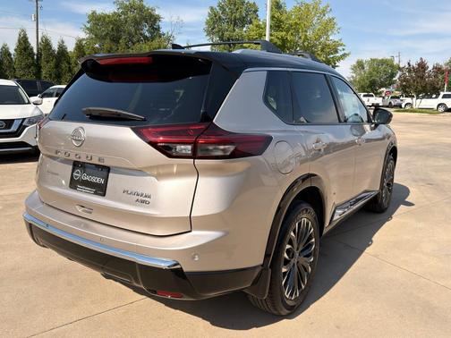 Champagne Silver Metallic/Super Black 2026 Nissan Rogue Platinum