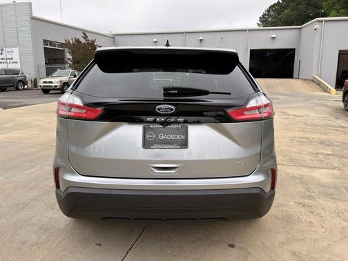 Iconic Silver Metallic 2022 Ford Edge SE