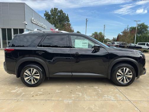 2025 Nissan Pathfinder SL FWD