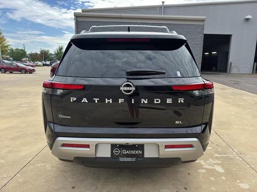 2025 Nissan Pathfinder SL FWD